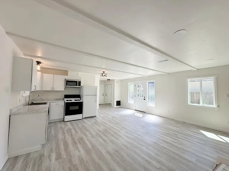 1300 Oak Ave #1 — Photo 4