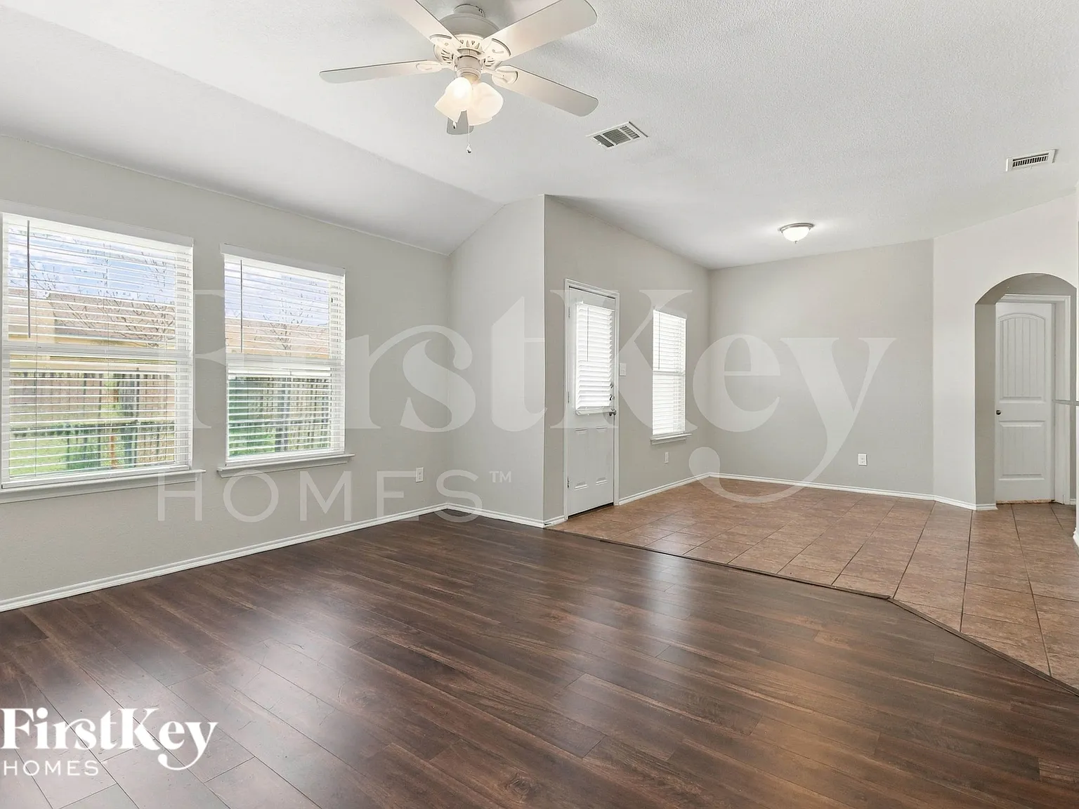 4 bed, 2.0 bath, 1801 sqft, $1,815 — Photo 3