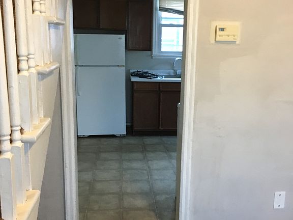 4th image of 4403 Irving Ave N