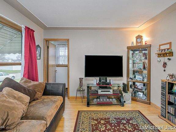 4th image of 3265 Olivet St SW