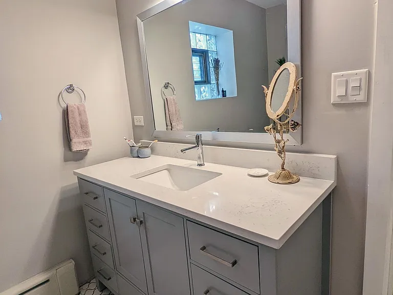 1458 W Belle Plaine Ave — Photo 24