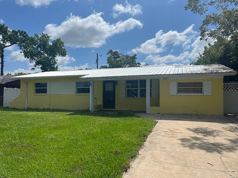 4221 Anthony Ln — Photo 4