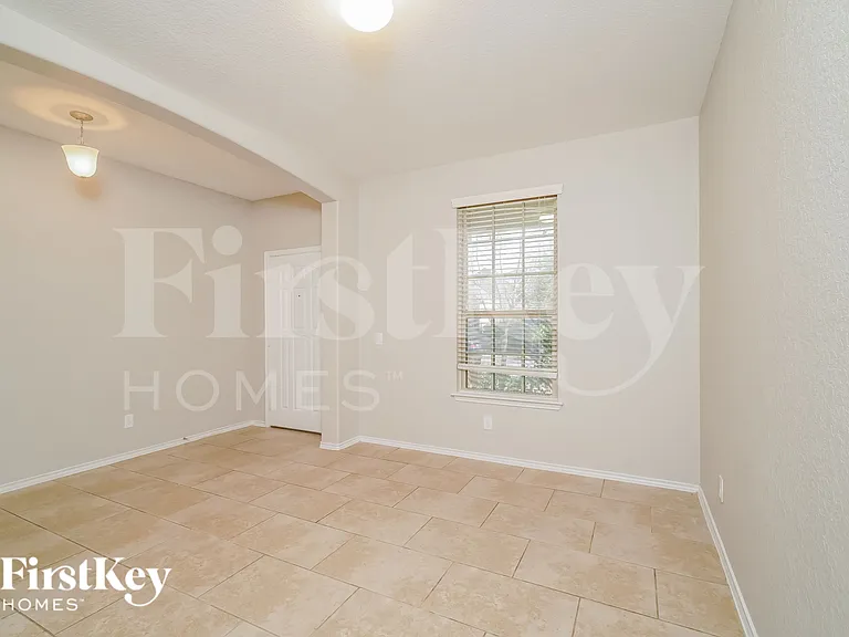 500 Stonebrook Dr — Photo 3