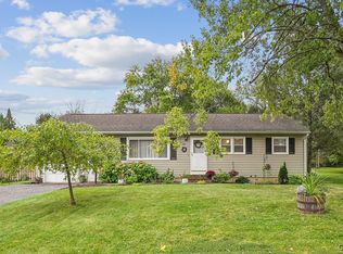 105 Oakridge Dr, Camillus, NY 13031