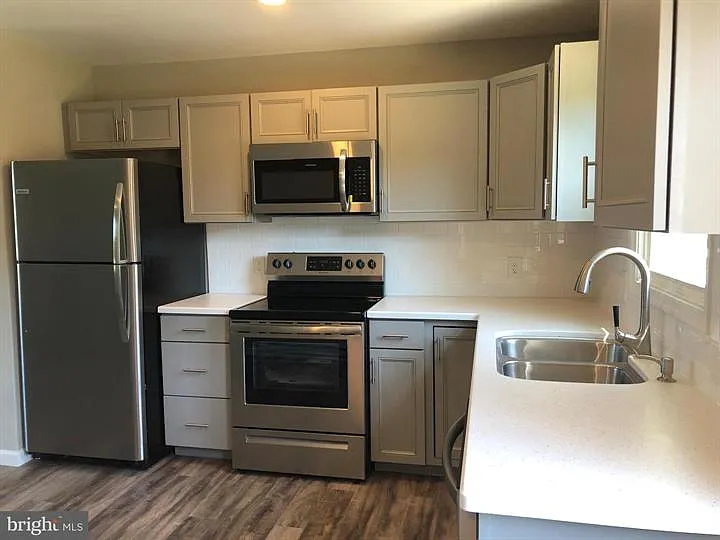 9384 Windsor Dr — Photo 6