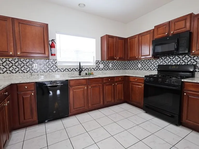 1199 Wetlands Ct — Photo 10