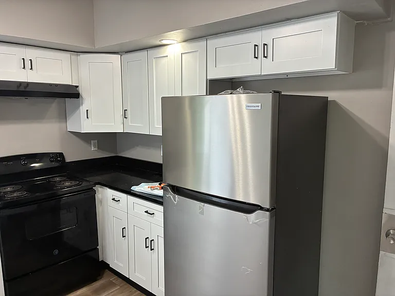 208 N Poplar St — Photo 5