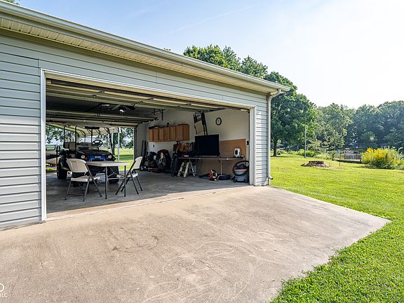 5th image of 914 Vance Ct
