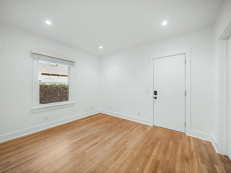 617 De La Vina St — Photo 22