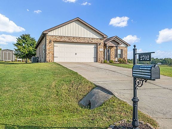 5th image of 2702 Rushmore Dr