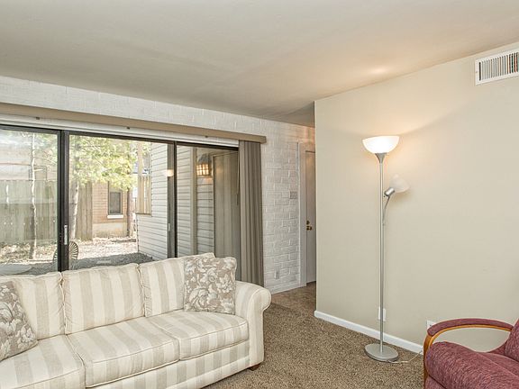 5th image of 649 Coeur De Royale Dr APT B