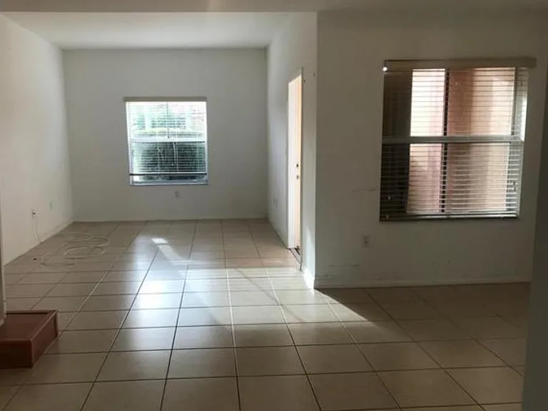 958 SW 144th Ave — Photo 5