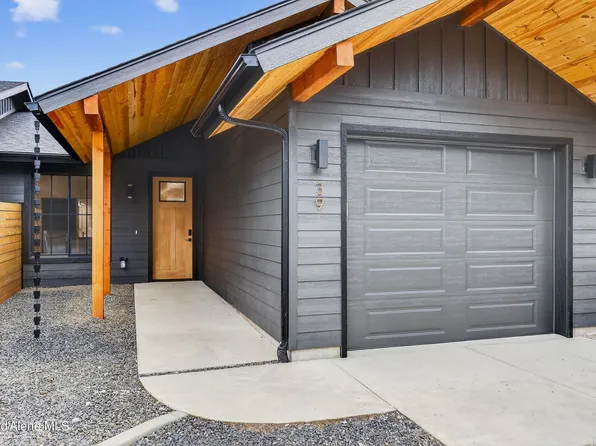 33 Rebecca Ln, Nordman, ID 83848