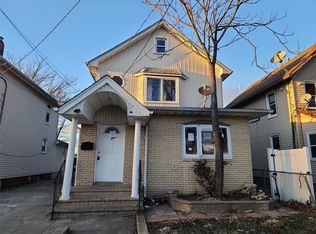 79 Grove St, Hempstead, NY 11550