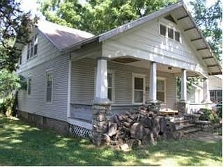 2nd image of 707 Grand St