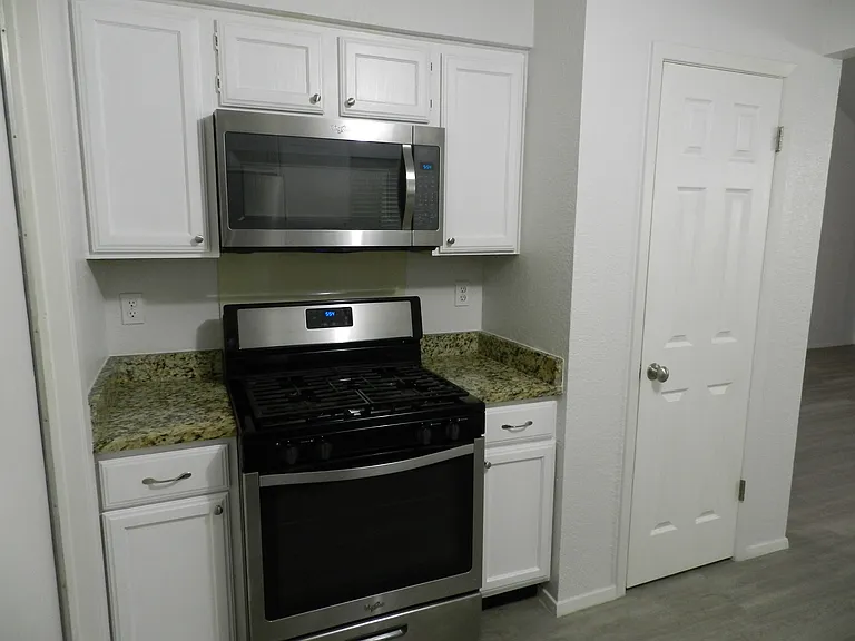 4100 Adelphi Ln #B — Photo 10