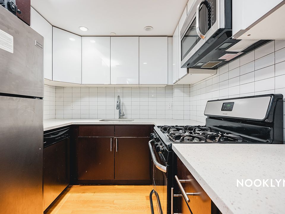 1st image of 90 Sullivan Pl APT 3C