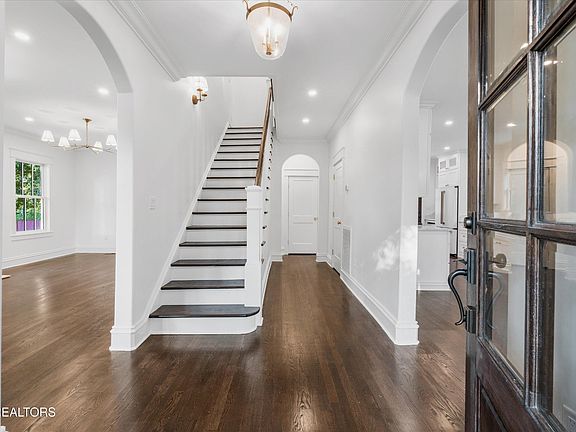3rd image of 1021 W Nokomis Cir