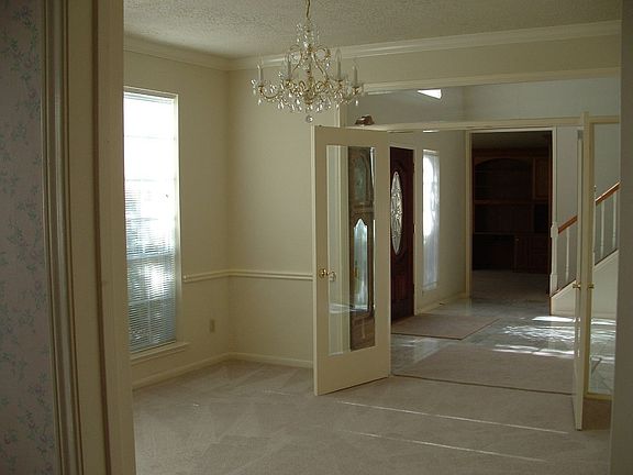 5th image of 913 Remington Ct
