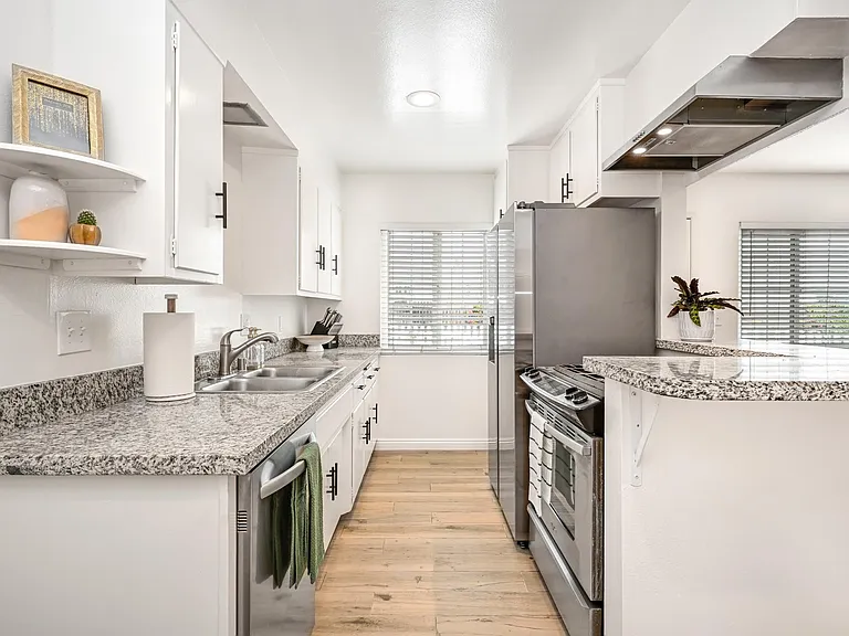 177 Virginia Pl #B — Photo 15