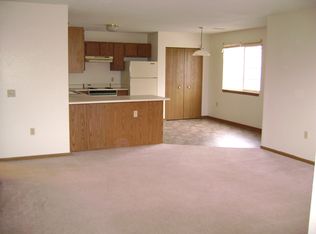 2030 Cliff Alex Ct S APT B, Waukesha, WI 53189