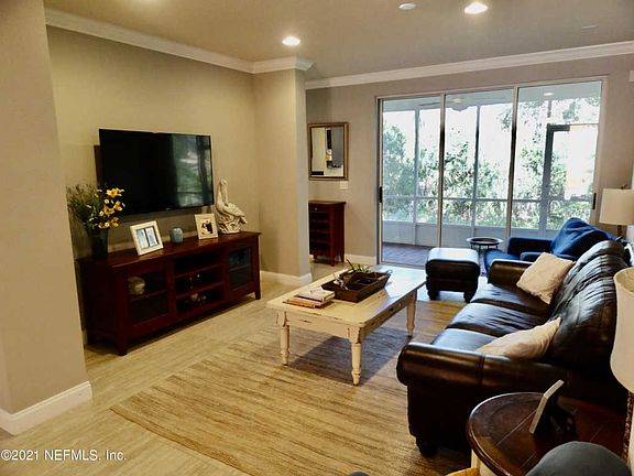 5th image of 122 Hidden Palms Ln #101