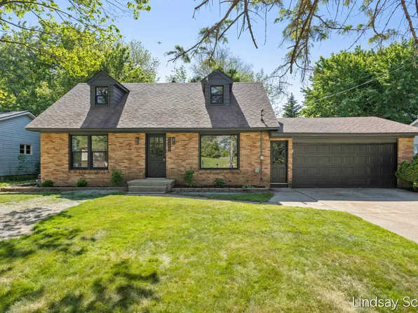 5249 Newcastle Dr SE, Kentwood, MI 49508
