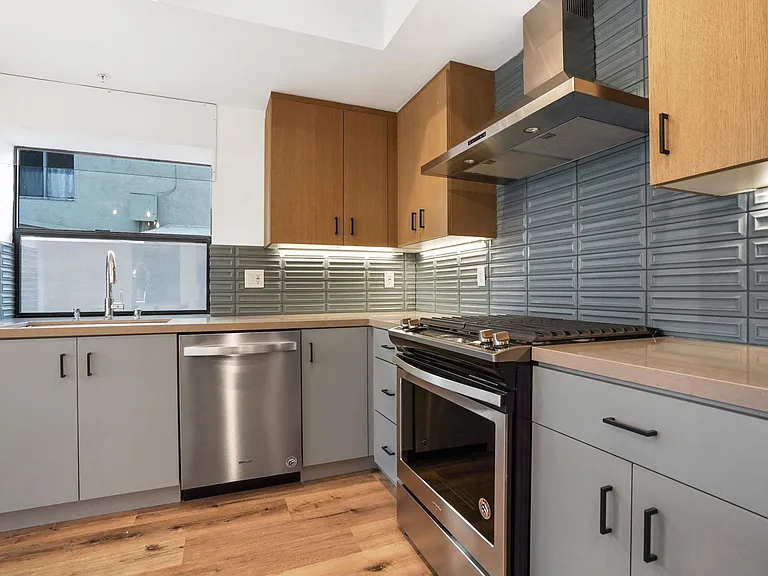 5022 Whitsett Ave #101 — Photo 8