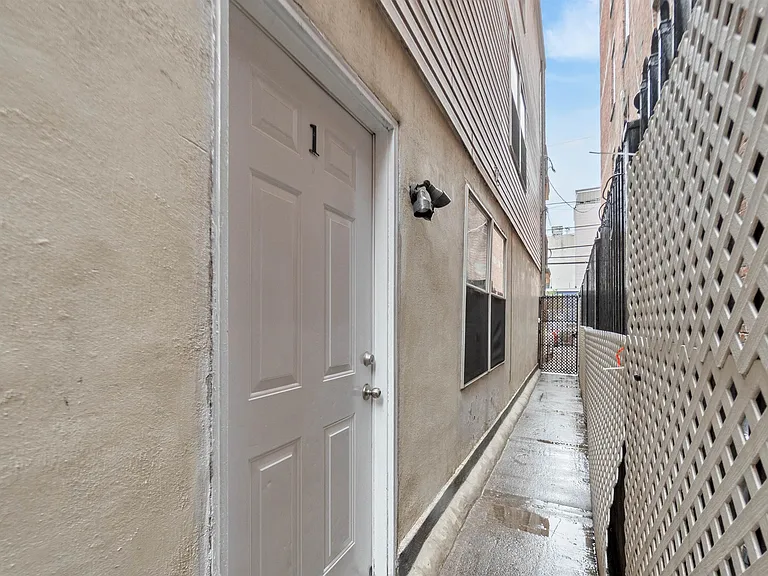 2705 Central Ave #1 — Photo 3