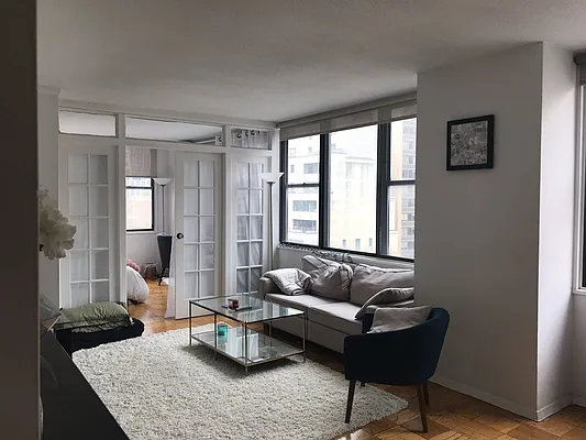 Rented by R New York | media 24