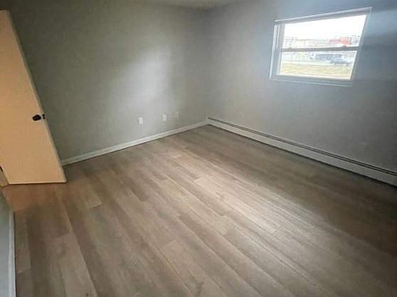 5th image of 205 Main St APT 126