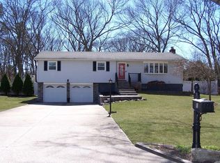 18 Curtis St, Centereach, NY 11720