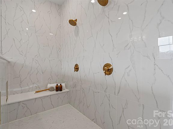 5th image of 1013 Courtney Ln #15