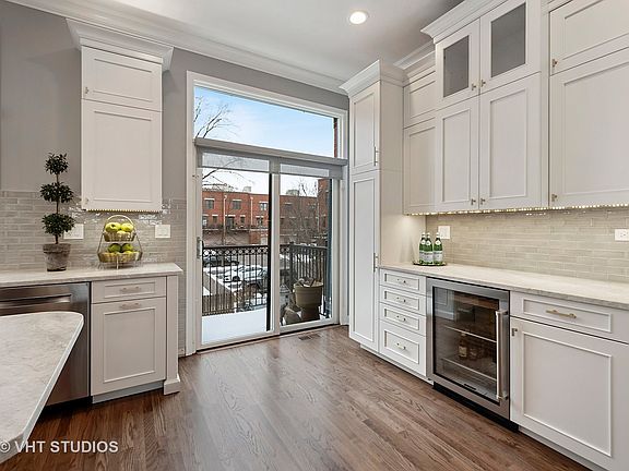 4th image of 233 W Wood St