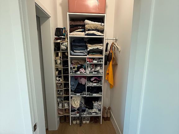 5th image of 229 Bicknell Ave #12B