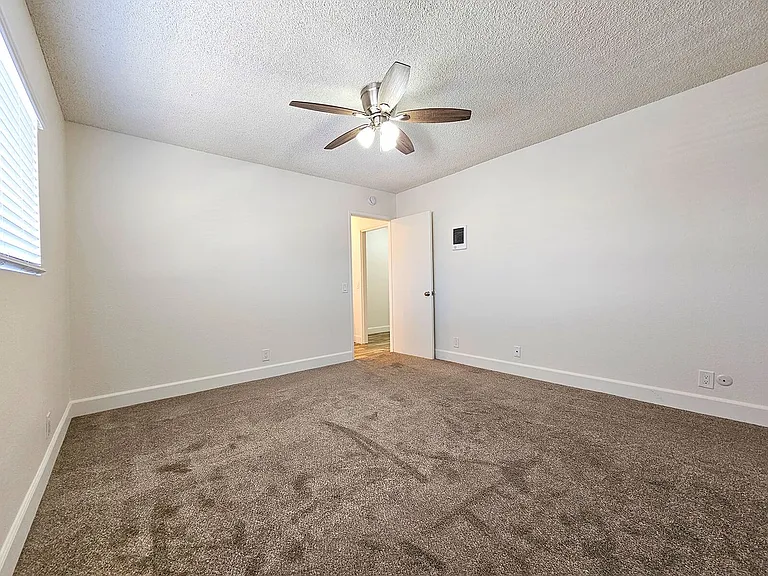 Crestwood Apartments — Photo 10