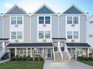 107 Dolphin Ct, Bronx, NY 10473