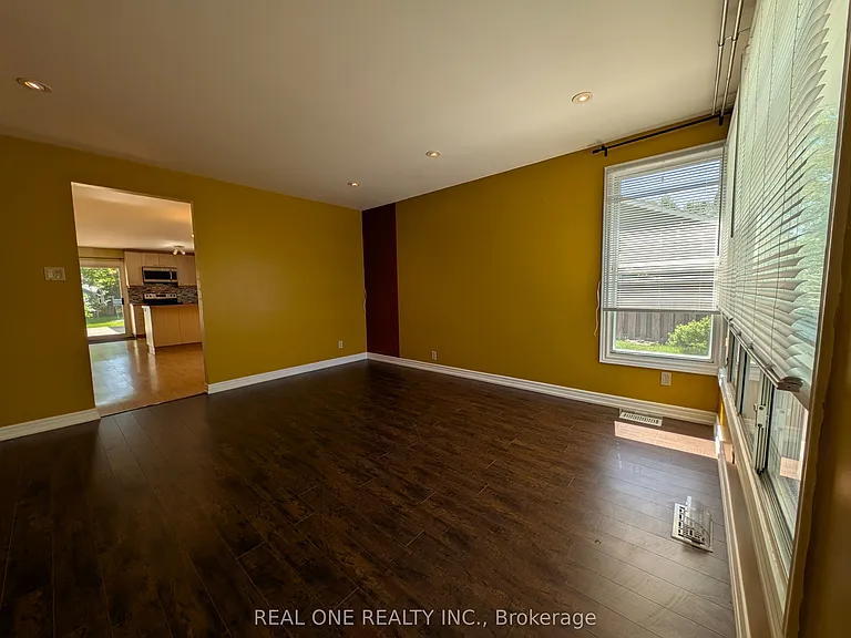 157 Bessborough Dr — Photo 14