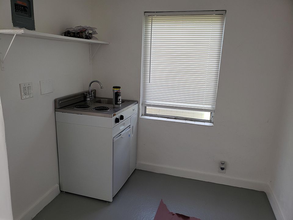 2nd image of 1623 N Andrews Sq
