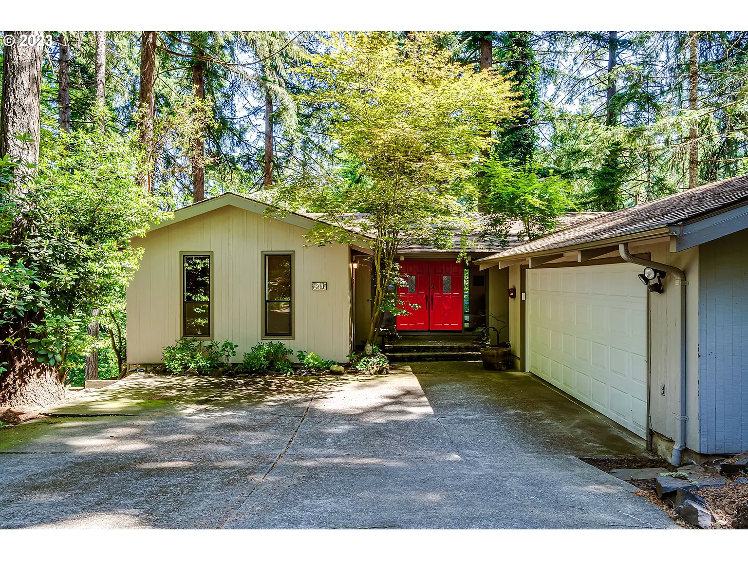 1941 Dogwood Dr photo 1