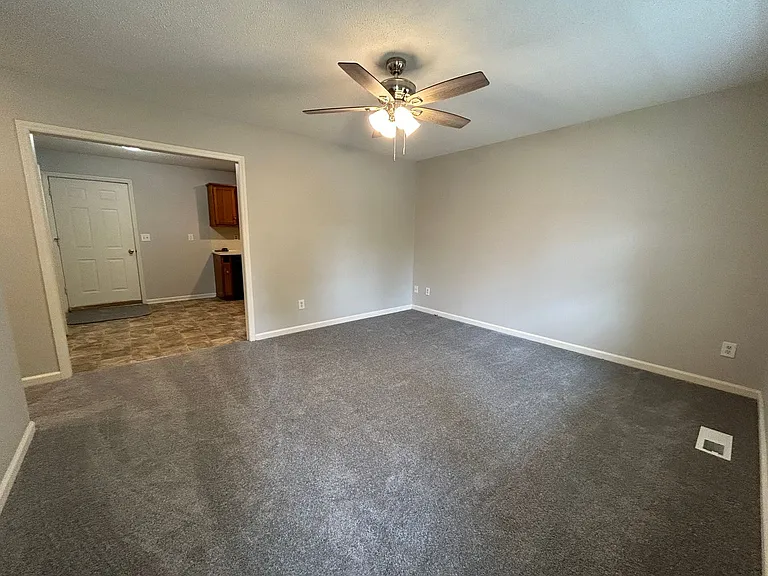 308 Poplar St — Photo 17