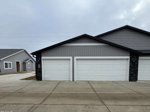 127 Kenner Loop, Bismarck, ND 58504