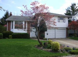 1872 Edward Ln, Merrick, NY 11566