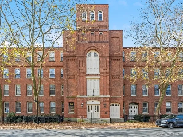 92 Main Street APT 203, Deep River, CT 06417
