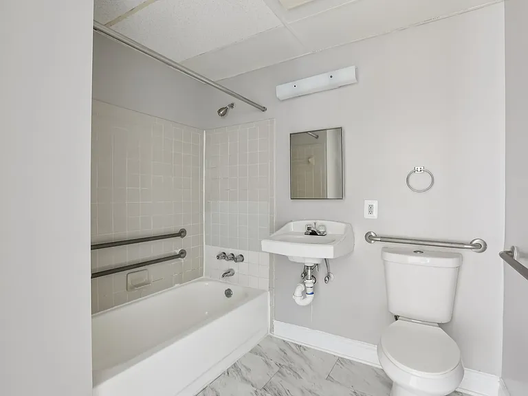 Peabody Apartments — Photo 24