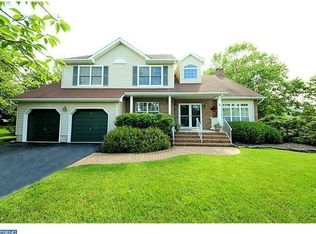 4 Country Meadow Ct, Robbinsville, NJ 08691