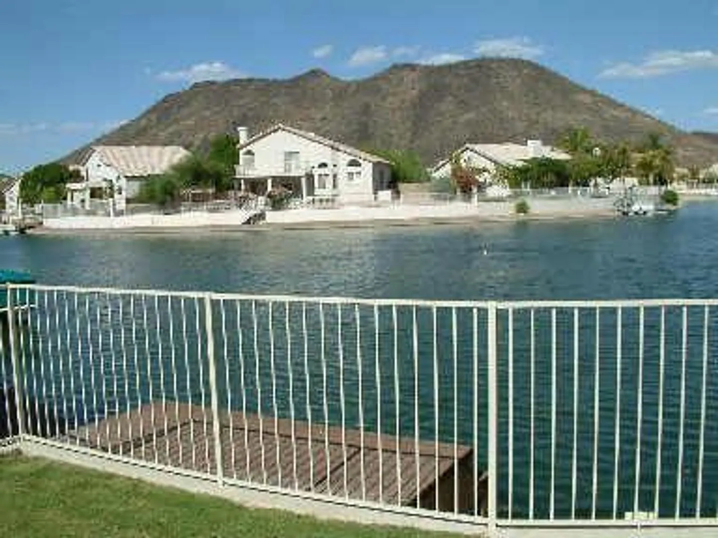 Charming 3 Bed 2 Bath Lakefront home in Glendale, AZ — Photo 3
