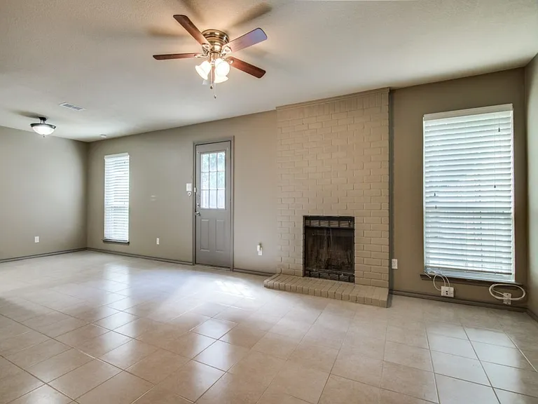 7716-7718 Sable Ln — Photo 4