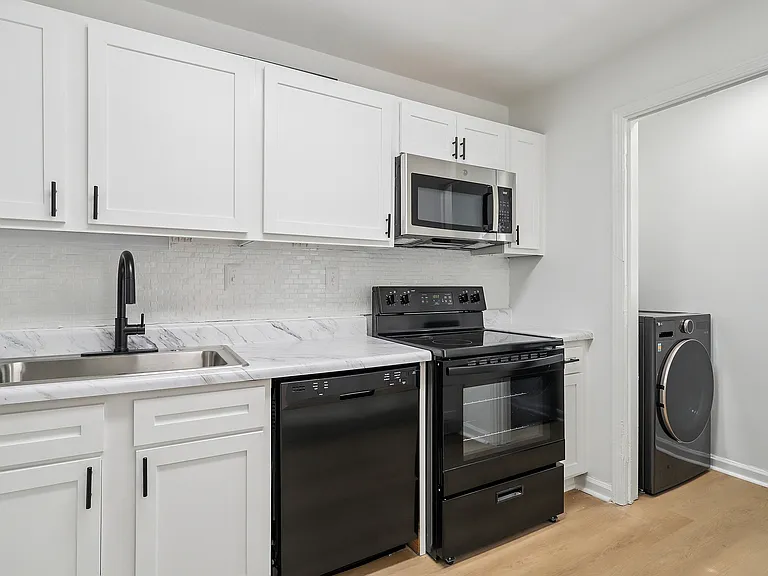 ReNew Chastain — Photo 1