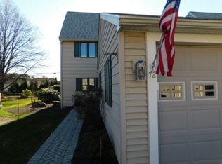 72 Hampton Towne Est, Hampton, NH 03842